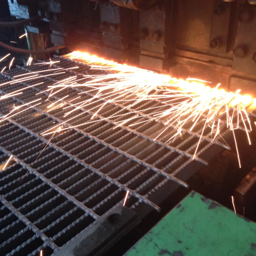 China Hot DIP Galvanized Welded Low Carbon Steel Grating for Special Shape Platform